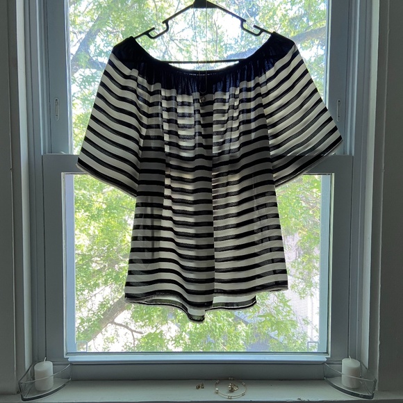 🎹 LOFT, Black & White Off-The-Shoulder Blouse - Picture 2 of 13